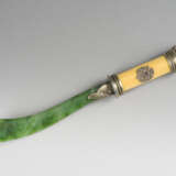 A SILVER, GUILLOCHÉ ENAMEL AND NEPHRITE PAPER KNIFE - фото 1