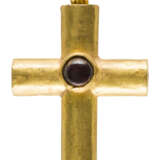 A BYZANTINE GOLD AND GARNET CROSS - photo 1