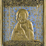 A BRASS AND ENAMEL ICON SHOWING THE VLADIMIRSKAYA MOTHER OF GOD - photo 1