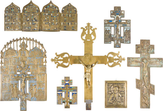 SAMMLUNG VON SIEBEN BRONZE-IKONEN: KRUZIFIXE, CHRISTUS PANTOKRATOR SOWIE EIN TETRAPTYCHON MIT FESTTA - Foto 1