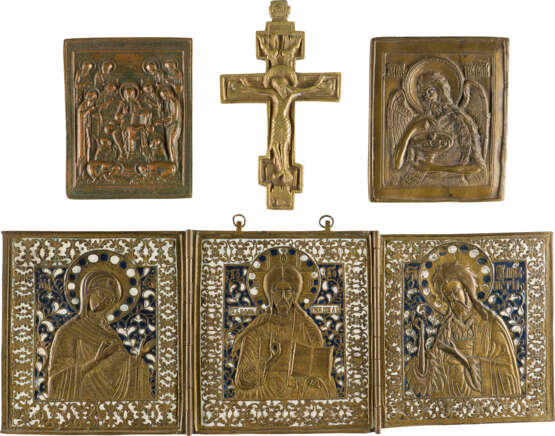 A COLLECTION OF FOUR BRASS ICONS DEPICTING CRUCIFIX AND DEISIS - фото 1