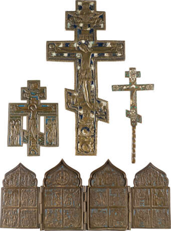 A COLLECTION OF FOUR BRASS ICONS INCLUDING CRUCIFIXES AND A TETRAPTYCH SHOWING LITURGICAL - photo 1