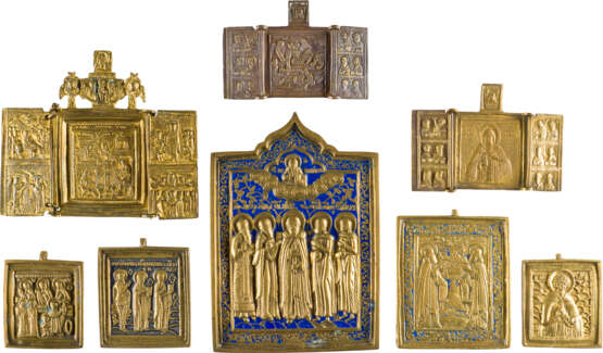 SAMMLUNG VON ACHT BRONZE-IKONEN: AUSGEWÄHLTE HEILIGE SOWIE GEBURT DER GOTTESMUTTER - Foto 1