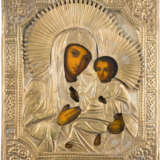 IKONE MIT DER GOTTESMUTTER VON TICHIWN (TICHWINSKAJA) MIT OKLAD - Foto 1