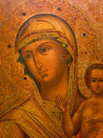 A MONUMENTAL AND FINE ICON SHOWING THE MOTHER OF GOD 'OF UNEXPECTED JOY' - photo 2