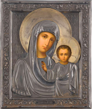 A FINE ICON SHOWING THE KAZANSKAYA MOTHER OF GOD WITH A SILVER PARCEL-GILT OKLAD - фото 1