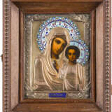 A SMALL ICON SHOWING THE KAZANSKAYA MOTHER OF GOD WITH A SILVER-GILT AND CLOISONNÉ ENAMEL - photo 1