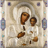 KLEINE IKONE MIT DER GOTTESMUTTER VON TICHWIN (TICHWINSKAJA) MIT VERMEIL- UND CLOISONNÉ-EMAIL-OKLAD - Foto 1