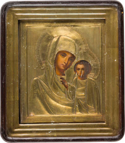 A LARGE ICON SHOWING THE KAZANSKAYA MOTHER OF GOD WITH OKLAD WITHIN KYOT - фото 1
