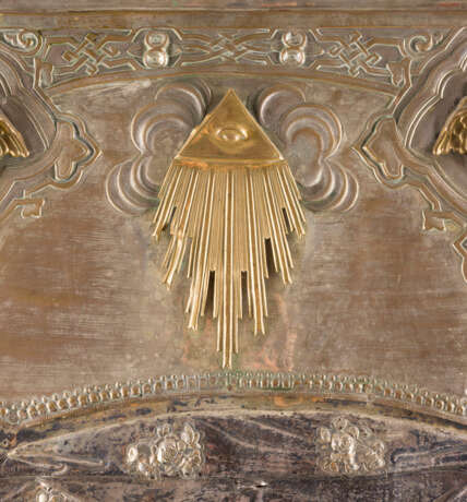 A MONUMENTAL ICON SHOWING THE MANDYLION WITH A SILVER AND METAL OKLAD - photo 3