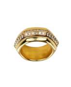 Catalogue des produits. Bague ecrou en or 18 carats avec diamants. Possession de Piaget. 
