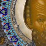 A VERY FINE ICON SHOWING ST. NICHOLAS OF MYRA WITH A SILVER-GILT AND CLOISONNÉ ENAMEL - photo 4
