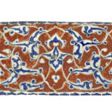 AN IZNIK BORDER POTTERY TILE - photo 1