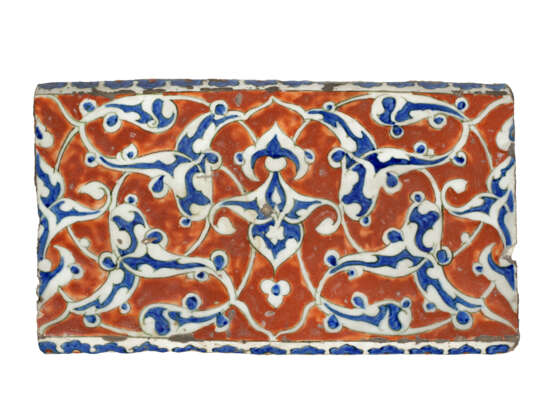 AN IZNIK BORDER POTTERY TILE - photo 1