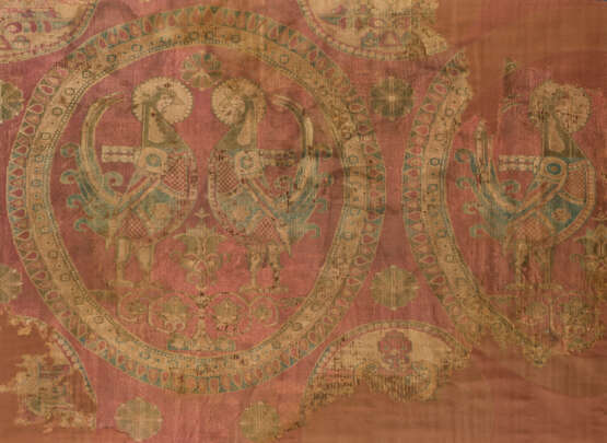 A LARGE SOGDIAN SILK SAMITE FRAGMENT - photo 1