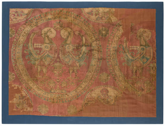 A LARGE SOGDIAN SILK SAMITE FRAGMENT - photo 2