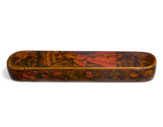 A PAPIER-M&#194;CH&#201; LACQUERED PENCASE (QALAMDAN) - photo 4