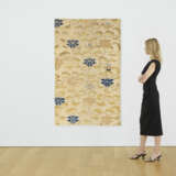 A `LOTUS AND BUTTERFLY` NINGXIA CARPET FRAGMENT - Foto 5