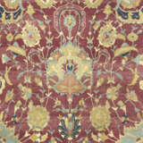 A LARGE SAFAVID ISFAHAN CARPET - photo 6