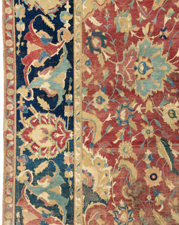 A LARGE SAFAVID ISFAHAN CARPET - photo 7
