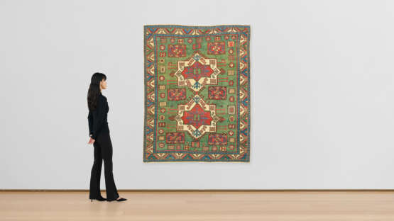 A DOUBLE MEDALLION FACHRALO RUG - photo 6