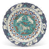 A LARGE IZNIK POTTERY DISH - photo 1