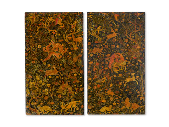 A PAIR OF LACQUERED BOOK COVERS - фото 1