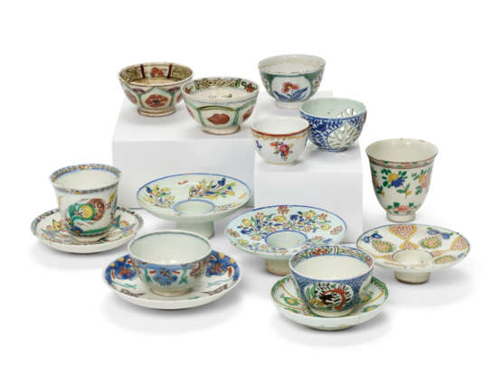A GROUP OF K&#220;TAHYA POTTERY CUPS, SAUCERS AND CANDLE HOLDERS - photo 1