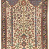 A SAROUK PRAYER RUG - Foto 2