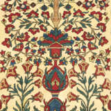 A SAROUK PRAYER RUG - Foto 3