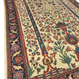 A SAROUK PRAYER RUG - Foto 5