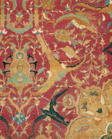 AN IMPRESSIVE LARGE SAFAVID ISFAHAN CARPET - photo 7