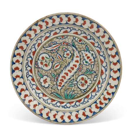 AN IZNIK POTTERY DISH - photo 1
