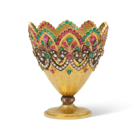 A GEM-SET GOLD ZARF WITH TWO CERAMIC CUPS (FANCAN) - photo 2
