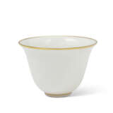 A GEM-SET GOLD ZARF WITH TWO CERAMIC CUPS (FANCAN) - photo 4