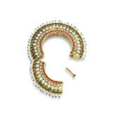 A PAIR OF GEM-SET ENAMELLED GOLD BANGLES - photo 3