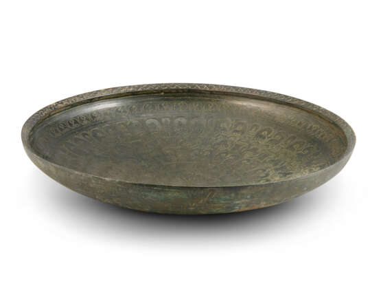 AN ABBASID BRONZE DISH - photo 3
