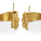 A PAIR OF GOLD BANGLES - Foto 4