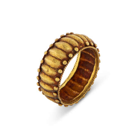 A GEM-SET AND ENAMELLED GOLD BRACELET - photo 4