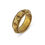 A GEM-SET AND ENAMELLED GOLD BRACELET - photo 5