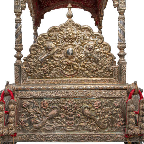 A PARCEL GILT SILVER CHARIOT AND HORSES - photo 3