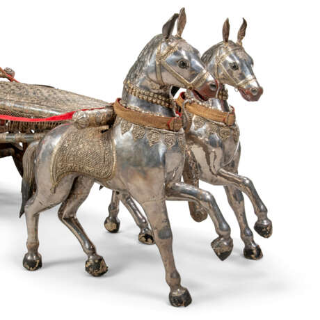 A PARCEL GILT SILVER CHARIOT AND HORSES - photo 4