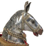 A PARCEL GILT SILVER CHARIOT AND HORSES - photo 5