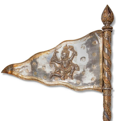 A PARCEL GILT SILVER CHARIOT AND HORSES - photo 8