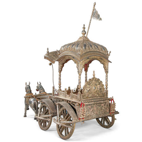 A PARCEL GILT SILVER CHARIOT AND HORSES - photo 9