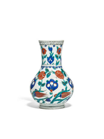 AN IZNIK POTTERY EWER - фото 3