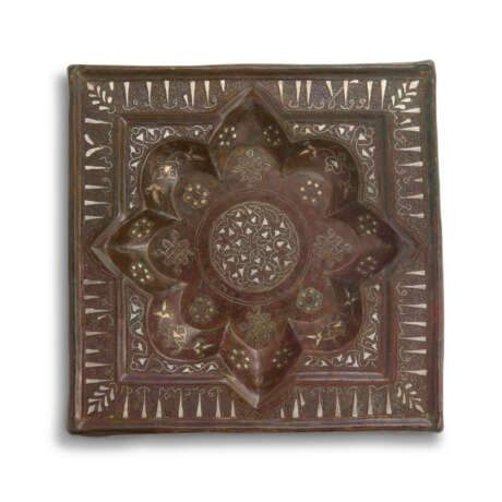 A PAIR OF KHORASSAN SILVER AND COPPER INLAID SQUARE BRASS TRAYS - photo 2