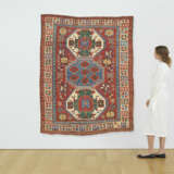 A TRIPLE MEDALLION RUG - photo 6