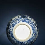 A FINE AND EXTREMELY RARE LARGE BLUE AND WHITE ‘NINE DRAGONS’ VASE, TIANQIUPING - photo 10