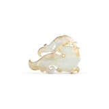 A WHITE JADE PHOENIX-FORM PENDANT - photo 1